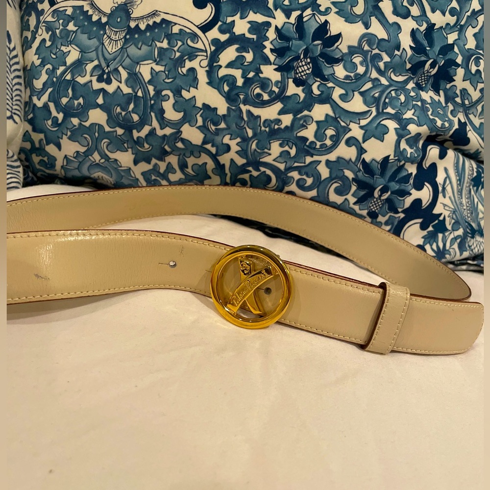 Paloma Picasso leather belt in bone natural clr and gold buckle. Vintage Sz S